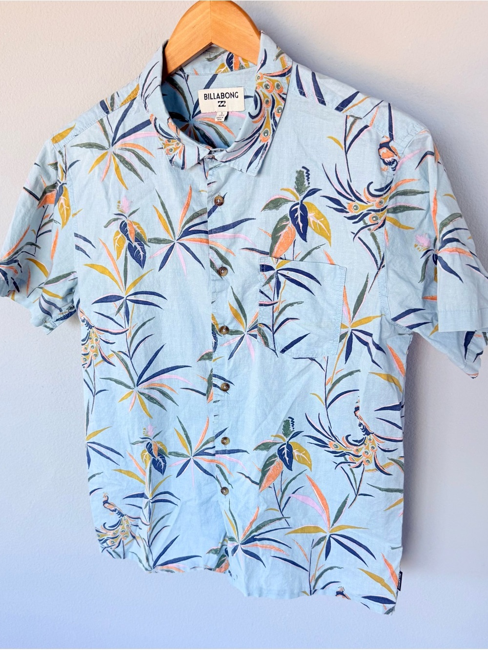 Billabong Hawaiian Tropical Button‑Up • Women’s S • Light Blue • Surfer Coastal